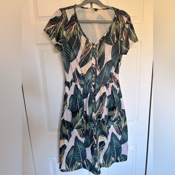 Women’s Tropical Dress - NWOT - Picture 2 of 3